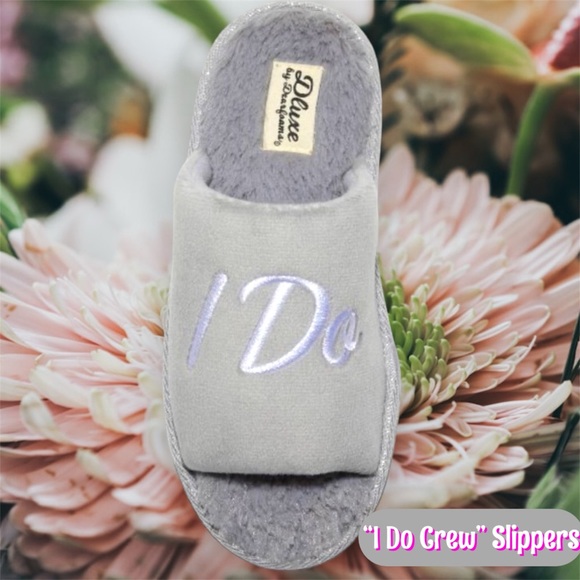 💍 NWT Dluxe by Dearfoams “I Do Crew” Slippers 💍 - Picture 2 of 9